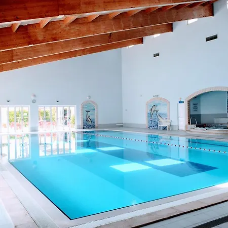 Cool Country Club Apt Апартаменты *