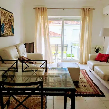 Cool Country Club Apt Апартаменты