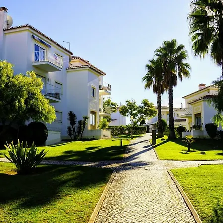 Cool Country Club Apt